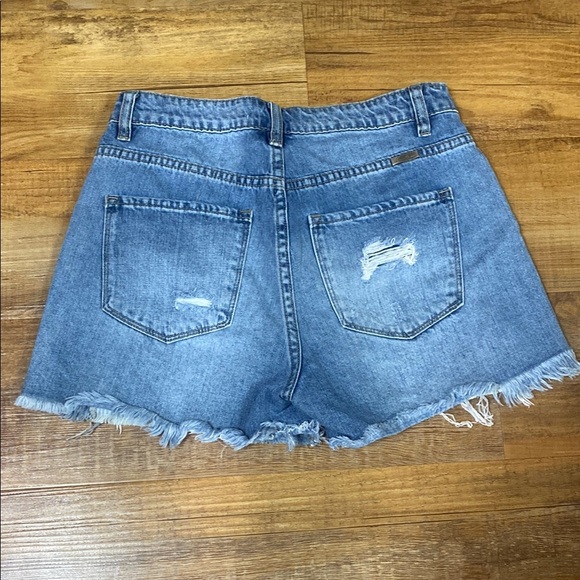 KanCan Distressed Denim Blue Shorts size medium - Picture 4 of 9